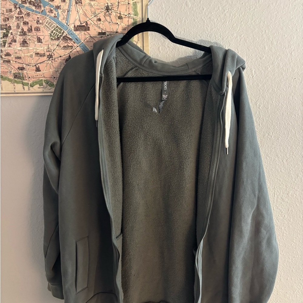 Vuori Women’s Zip Up Green Sweater
